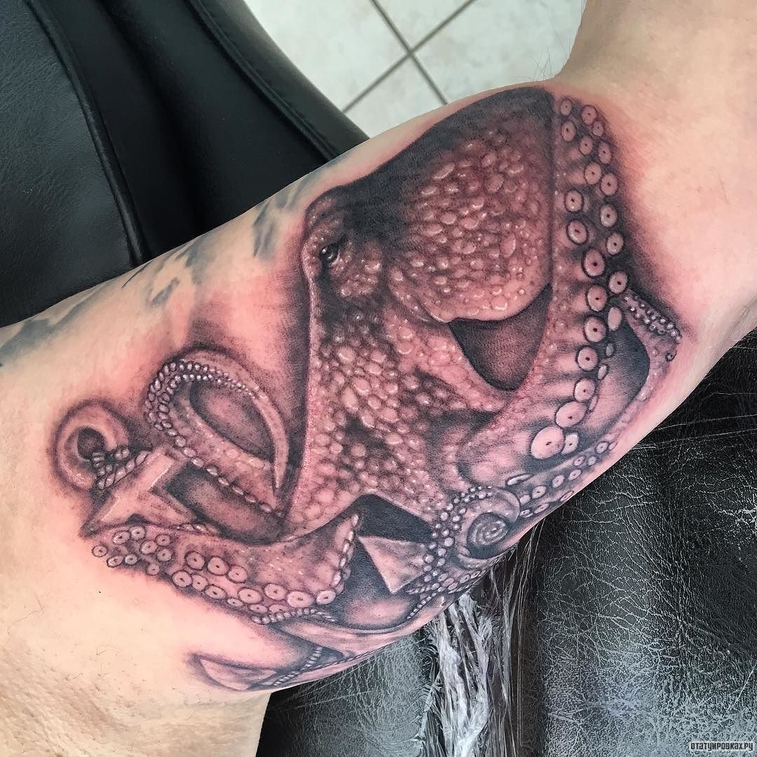 Фотография татуировки под названием «Большой осьминог»