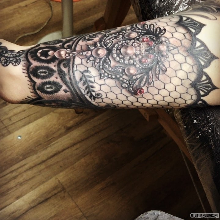 Фотография татуировки под названием «Узор кружево с украшениями»