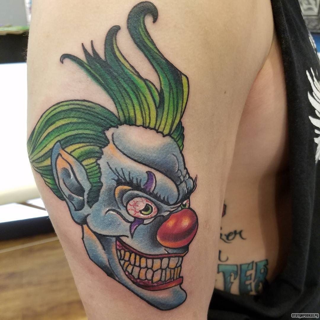 Фотография татуировки под названием «Клоун с зеленой гривой»