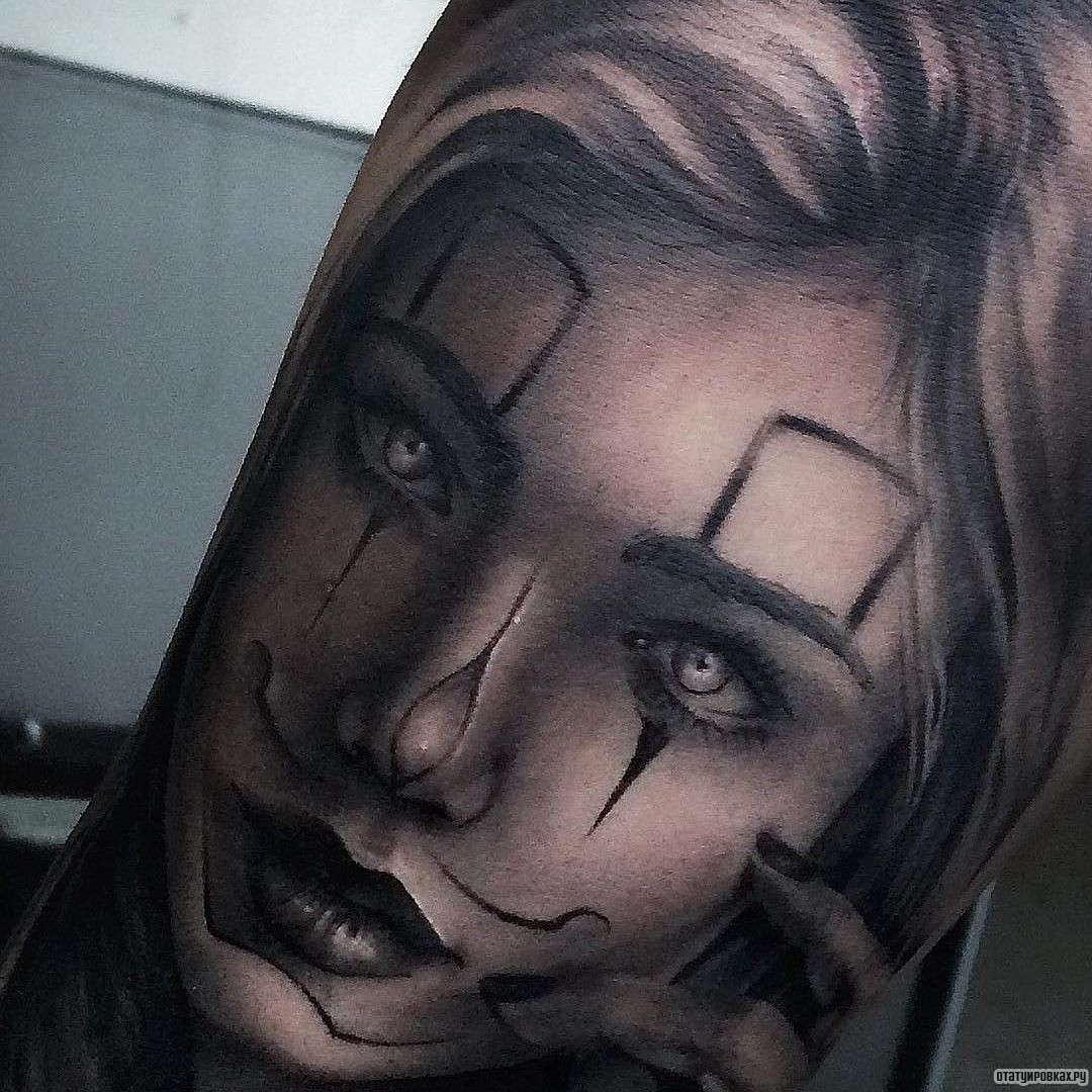 Фотография татуировки под названием «Клоун - лицо девушки»