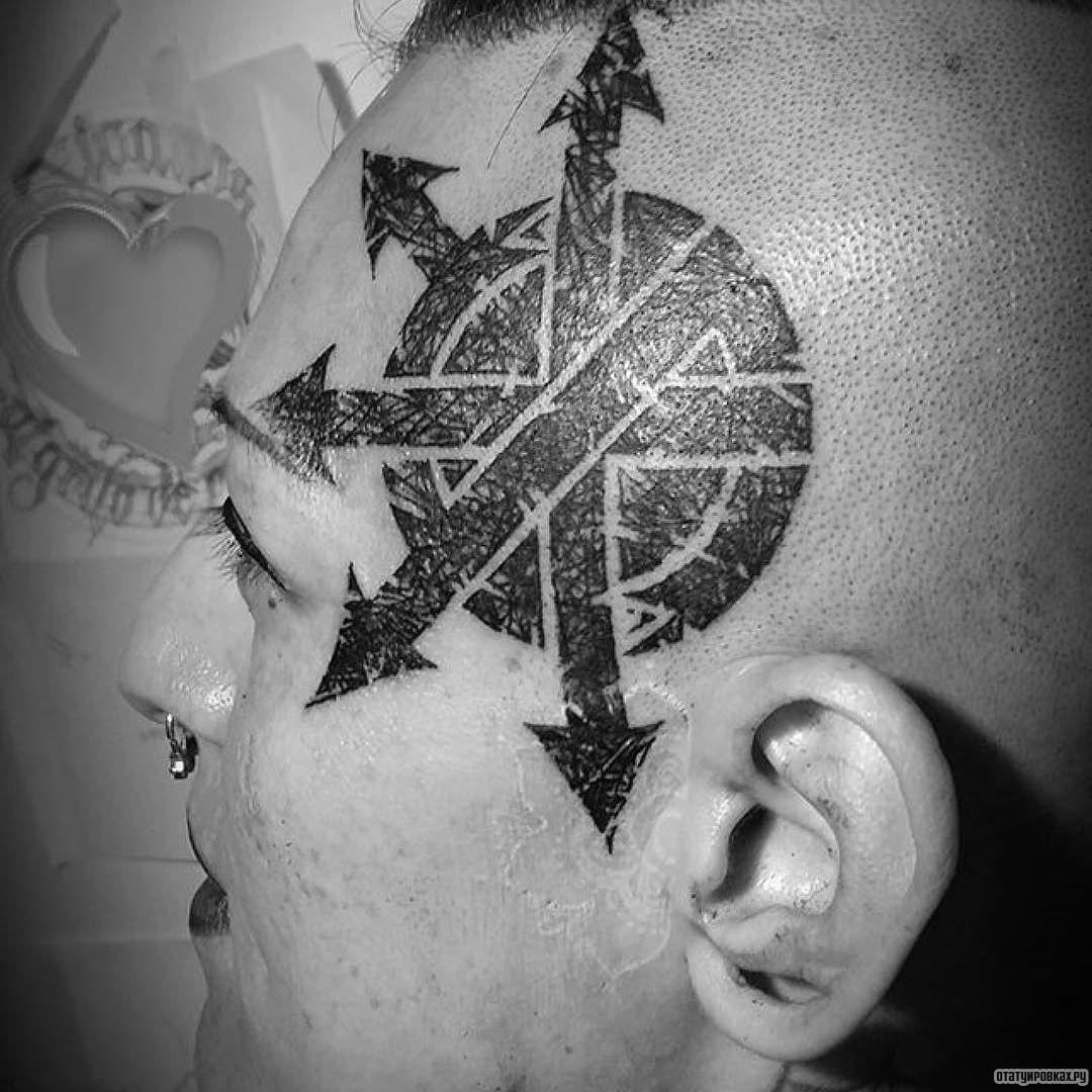 Фотография татуировки под названием «Узор со стрелками»
