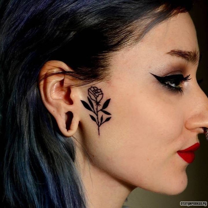 Фотография татуировки под названием «Небольшая черная роза»