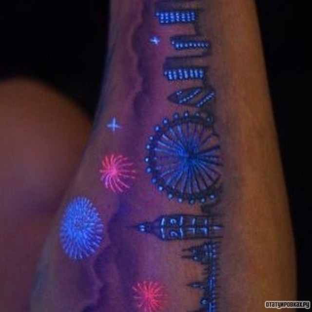 Фотография татуировки под названием «Светящийся город»
