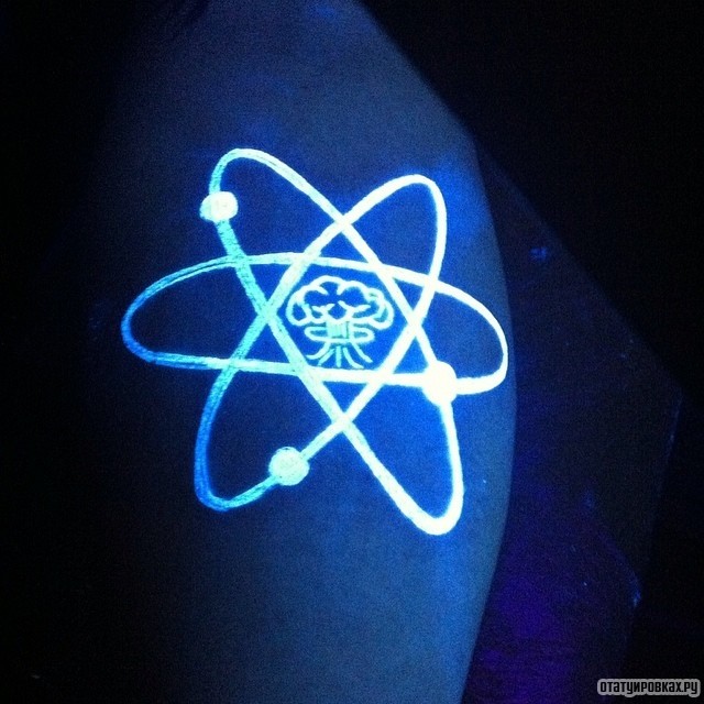 Фотография татуировки под названием «Светящийся узор»