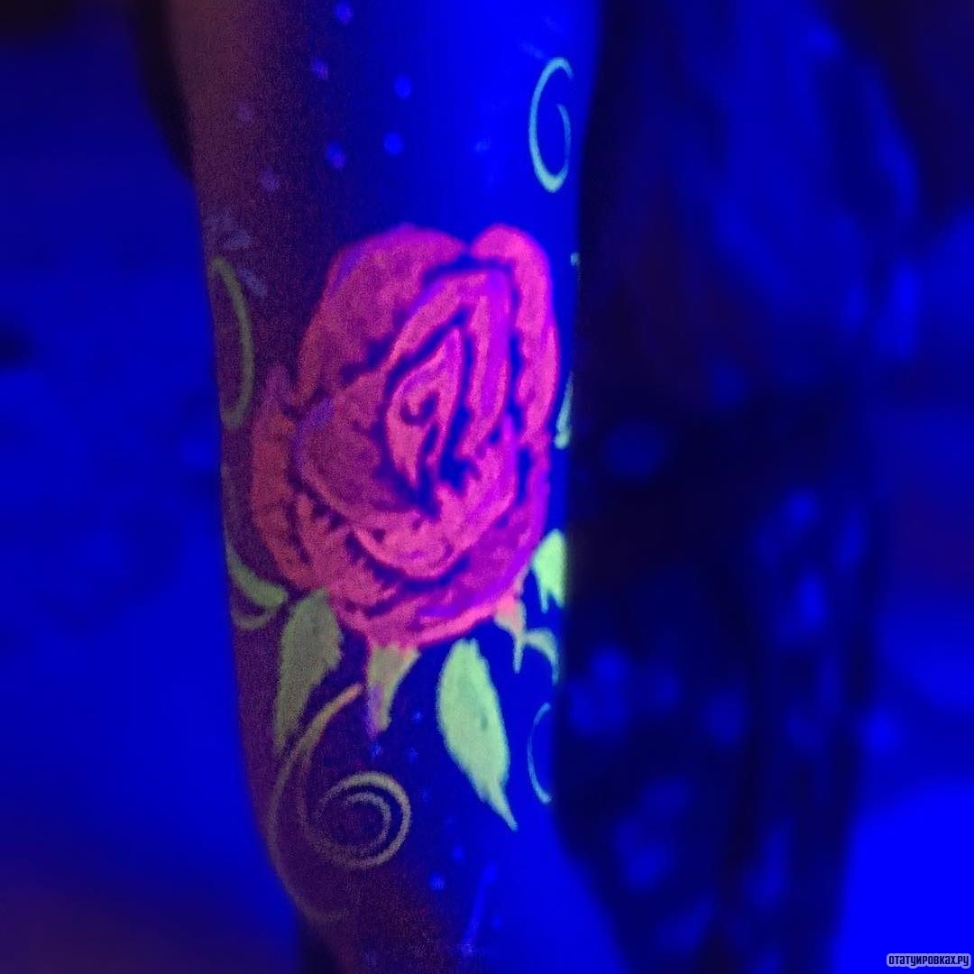 Фотография татуировки под названием «Светящаяся роза»