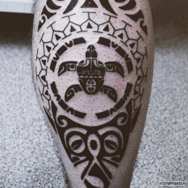 Фотография татуировки под названием «Полинезийская черепаха»