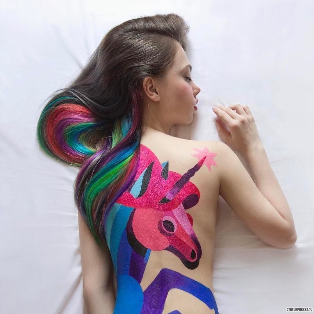 Фотография татуировки под названием «Разноцветный единорог»