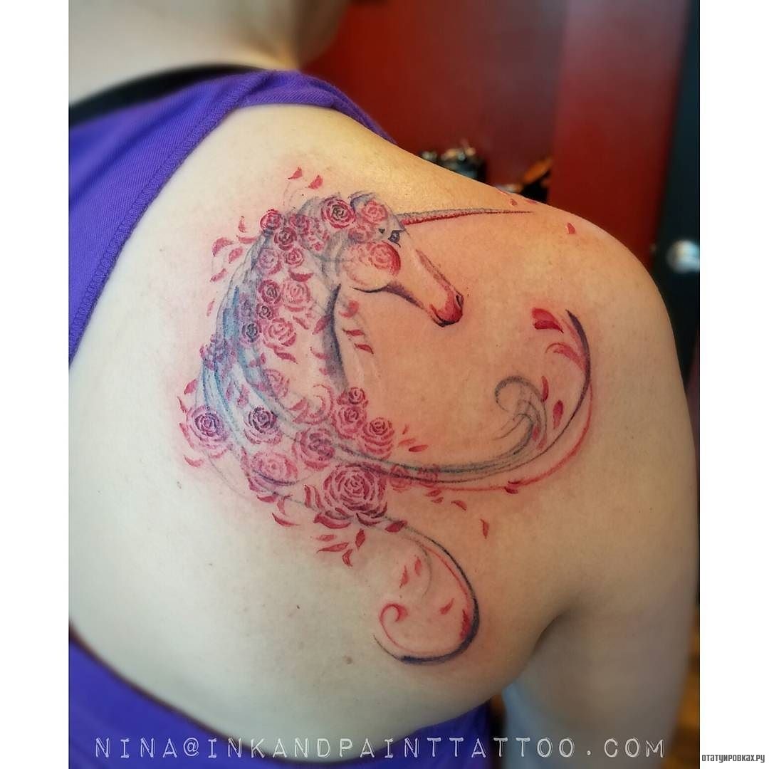Фотография татуировки под названием «Единорог в узорах»