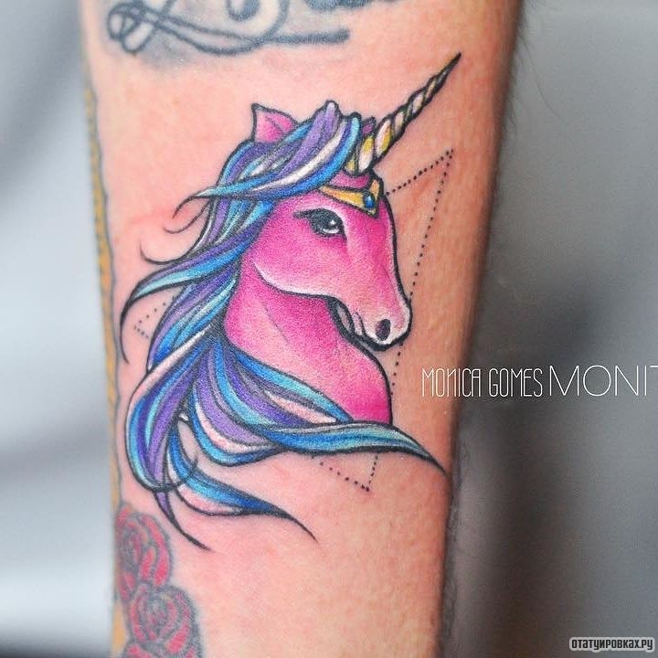 Фотография татуировки под названием «Розовый единорог»