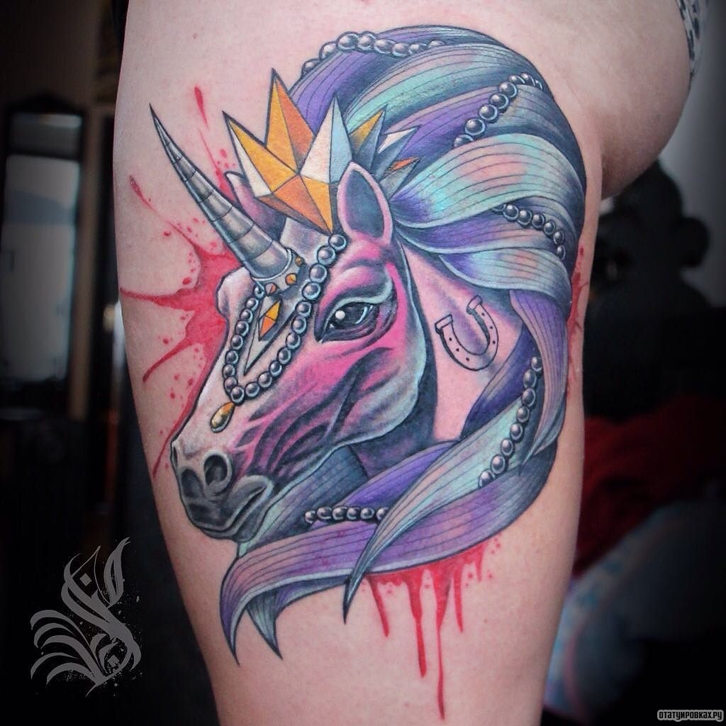 Фотография татуировки под названием «Единорог с красными кляксами»