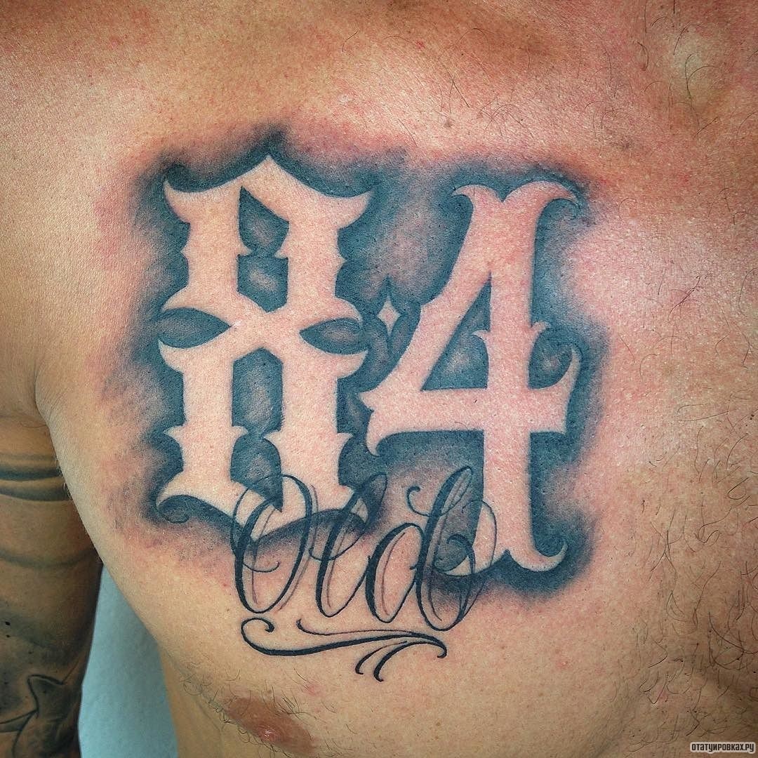 Фотография татуировки под названием «Цифра 84 и надпись old»