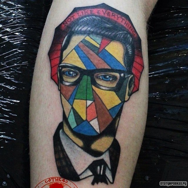 Фотография татуировки под названием «Человек в очках»