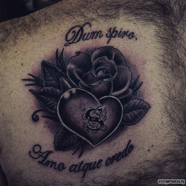 Фотография татуировки под названием «Сердце, роза и надпись»