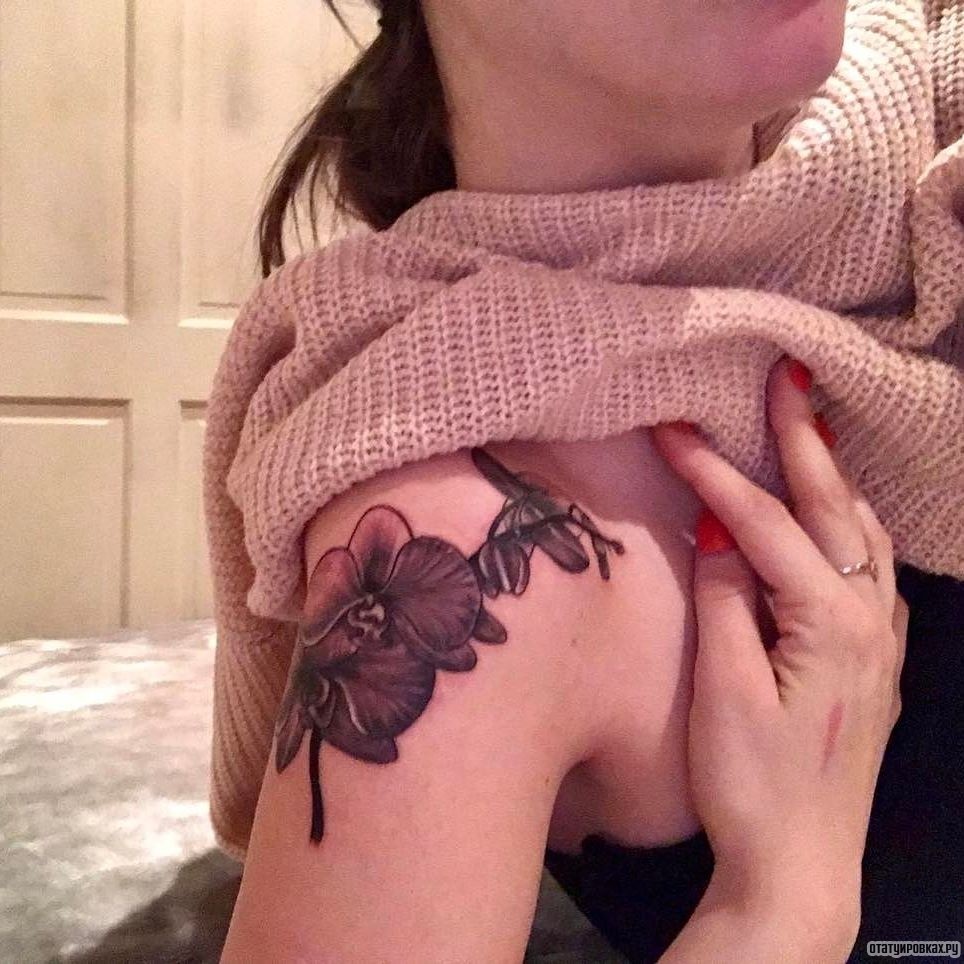 Фотография татуировки под названием «Небольшой цветок орхидеи»