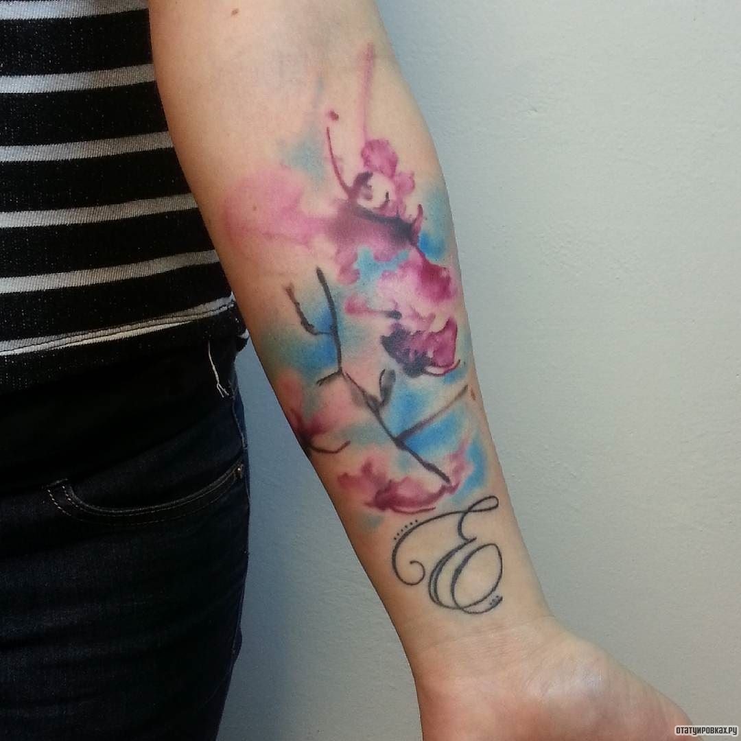 Фотография татуировки под названием «Орхидея в абстрактном исполнении»
