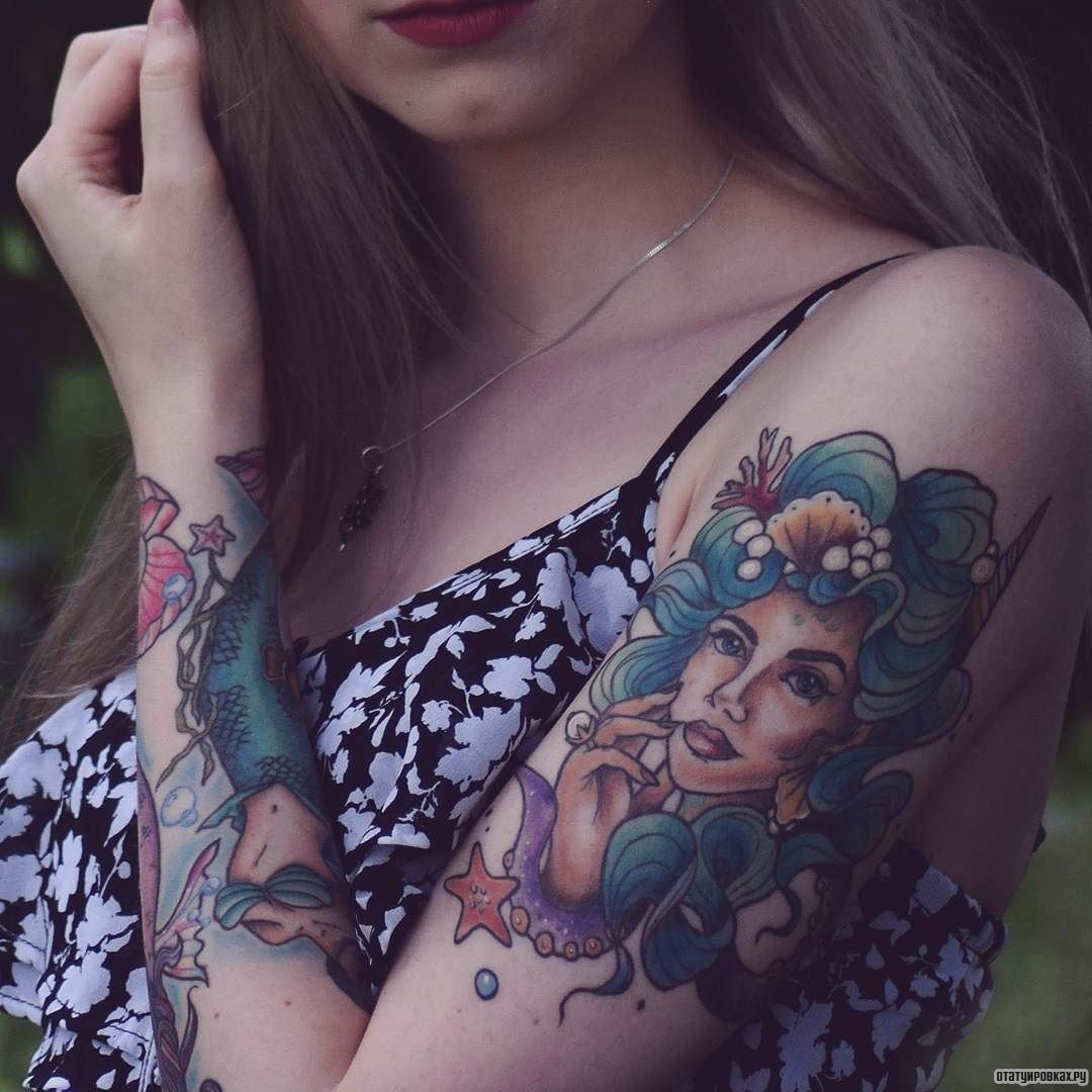 Фотография татуировки под названием «Русалка с синими волосами»