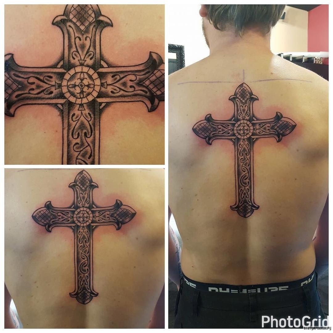 Тату христианский крест на спине