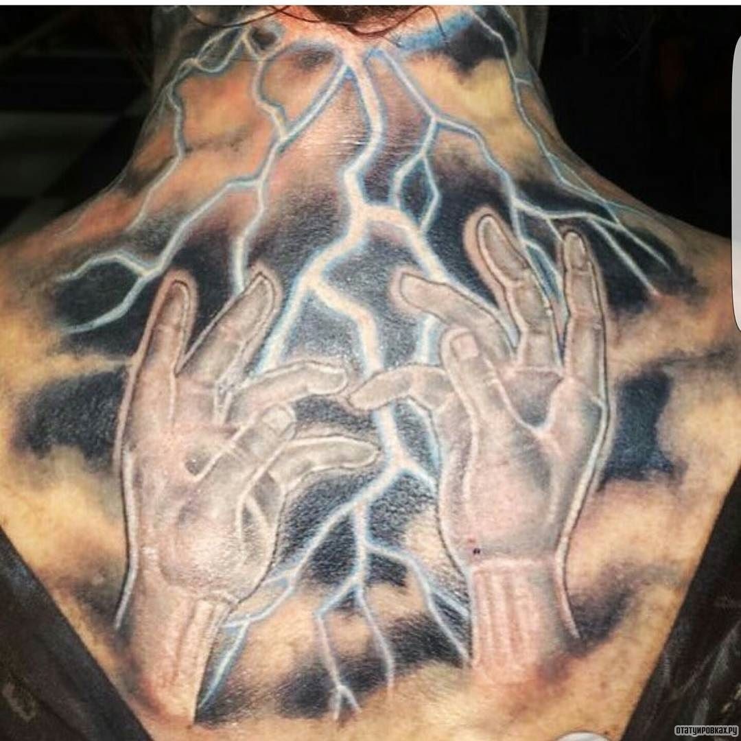 Фотография татуировки под названием «Молния и руки»