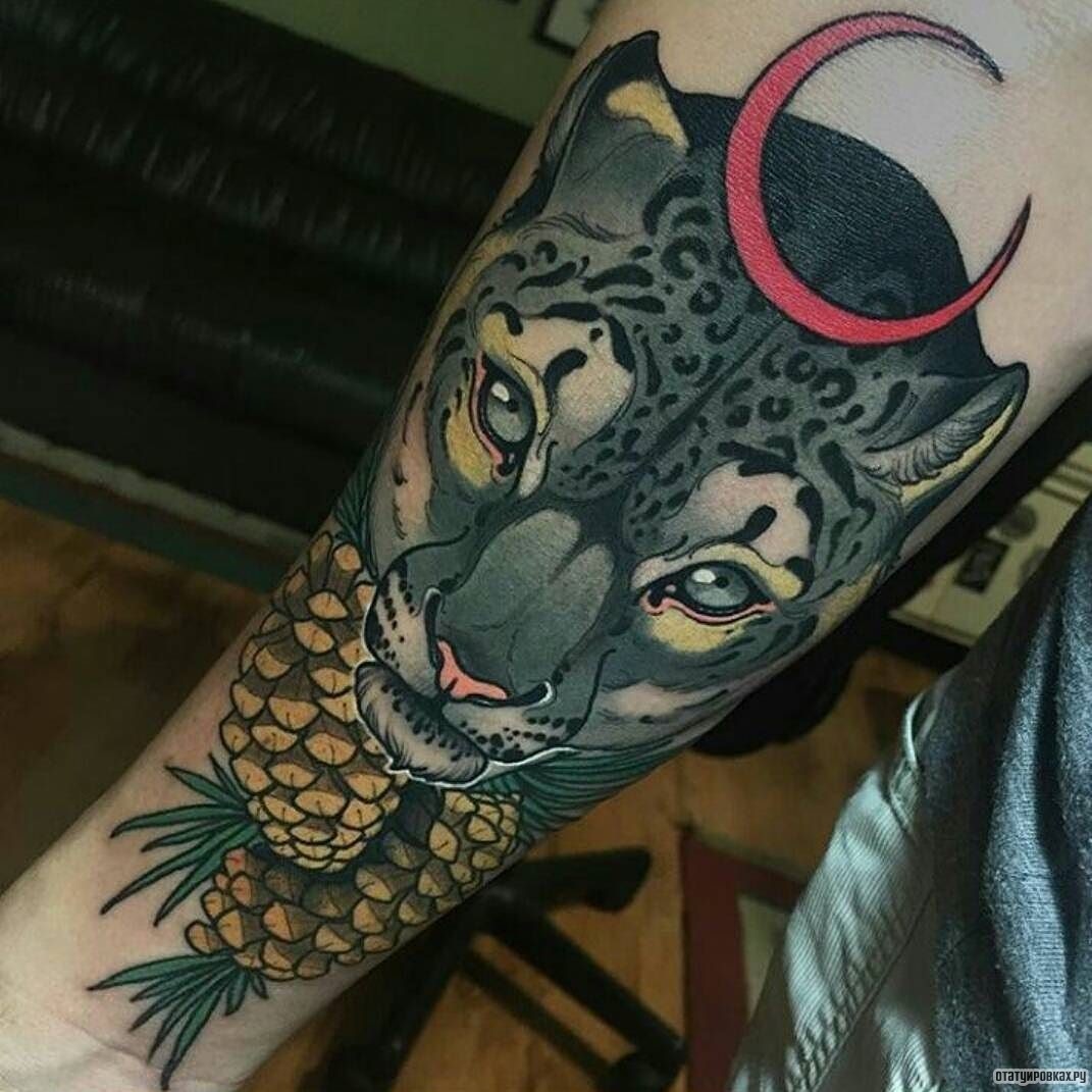 Фотография татуировки под названием «Леопард с месяцем»