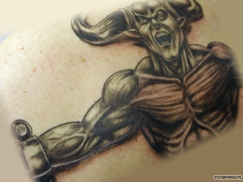 Фотография татуировки под названием «Демон с мышцами»