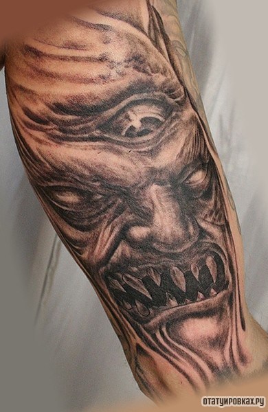 Фотография татуировки под названием «Демон с ужасной пастью»