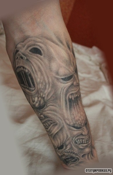 Фотография татуировки под названием «Много демонов из кожи»