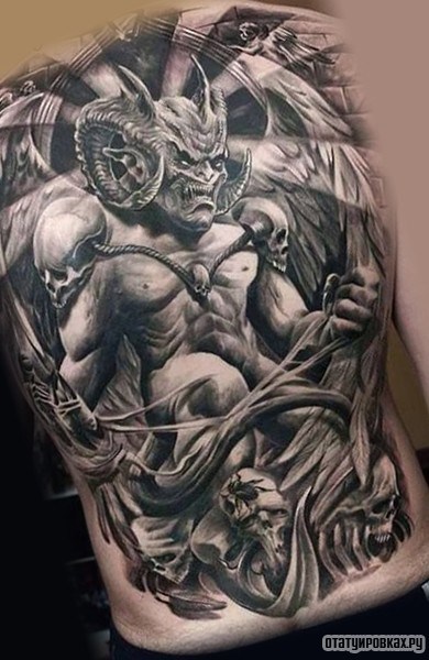 Фотография татуировки под названием «Демон с черепами»