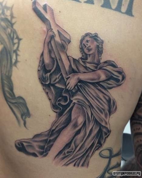 Фотография татуировки под названием «Ангел с крестом в руках»