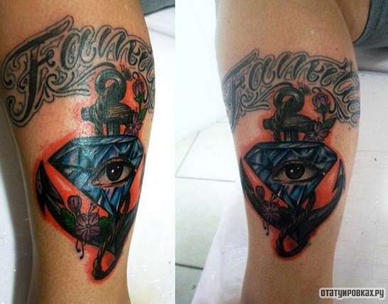 Фотография татуировки под названием «Алмаз с глазом и якорем»