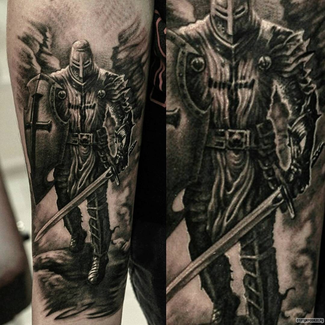 Фотография татуировки под названием «Рыцарь с мечом»