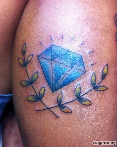 Фотография татуировки под названием «Алмаз с веточками»