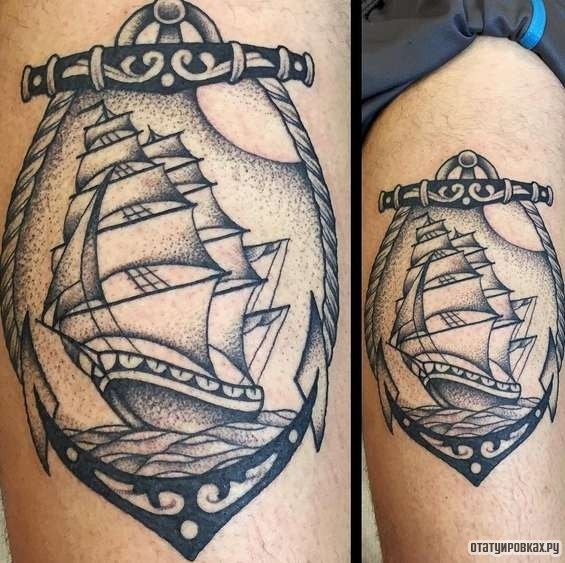 Фотография татуировки под названием «Корабль в якоре»