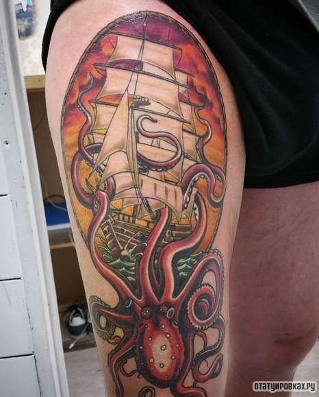 Фотография татуировки под названием «Осьминог и корабль»