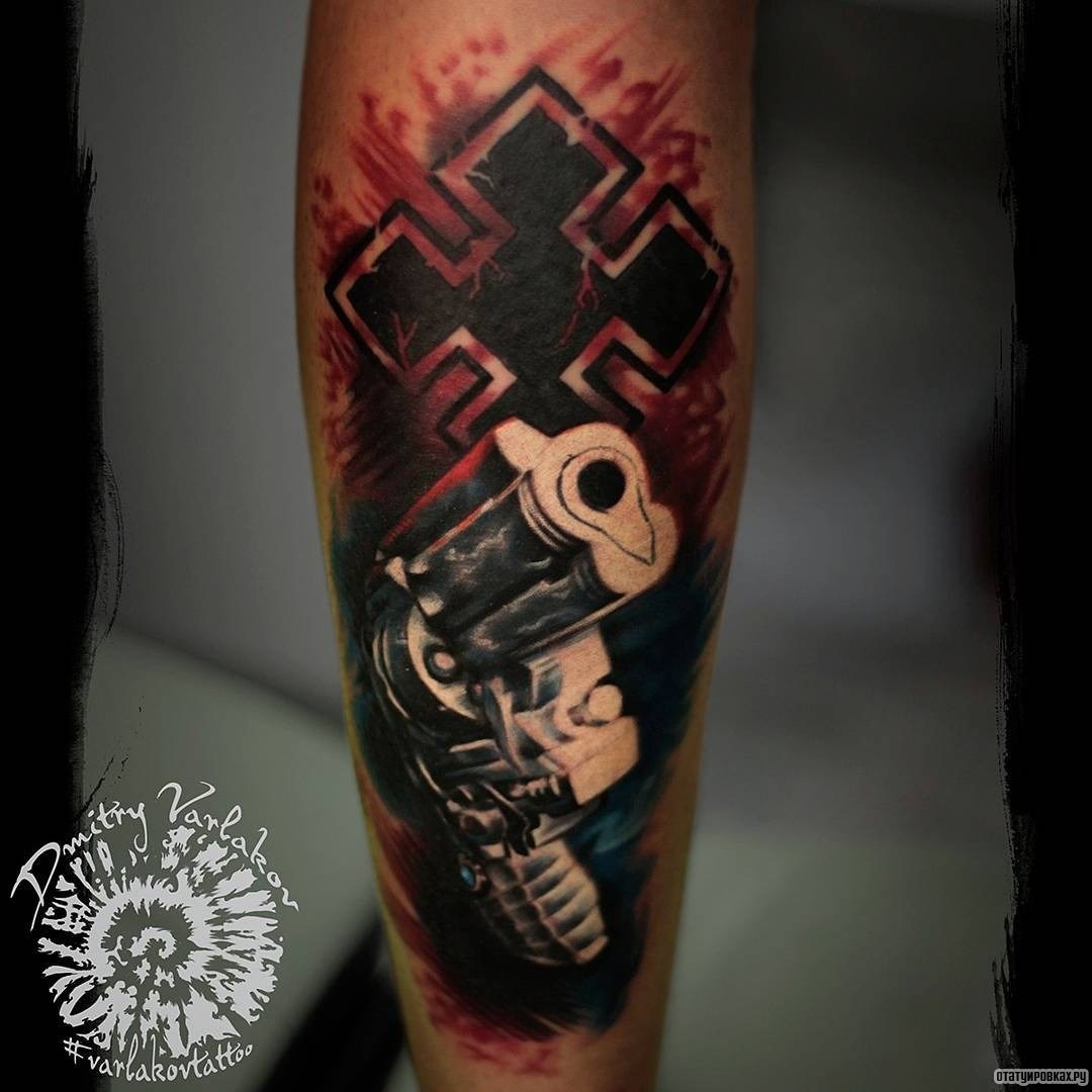 Фотография татуировки под названием «Пистолет револьвер»