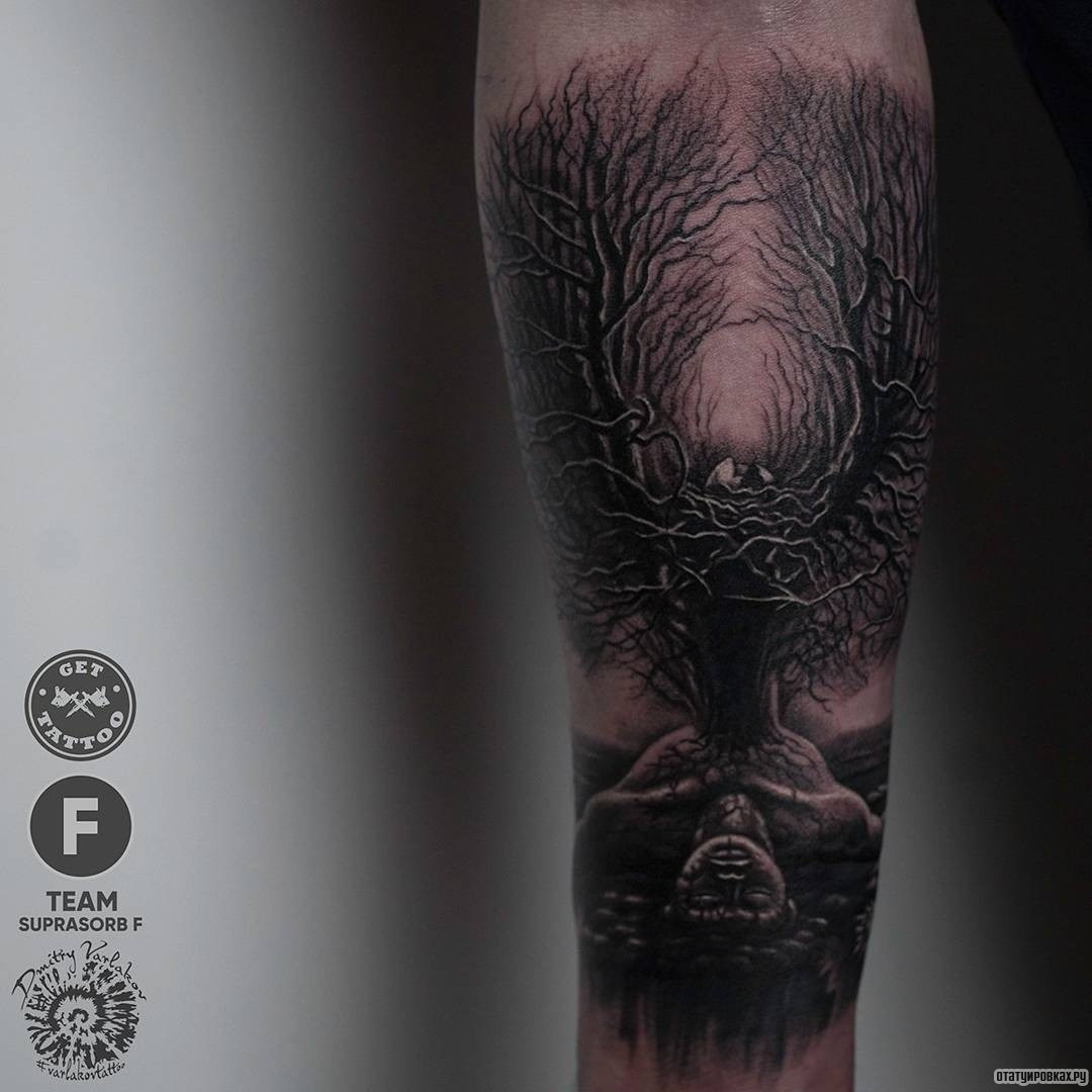 Фотография татуировки под названием «Дерево растет из человека»