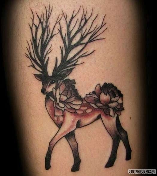 Фотография татуировки под названием «Олень с большими рогами в виде дерева»