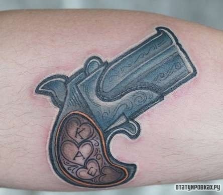 Фотография татуировки под названием «Стартовый пистолет»