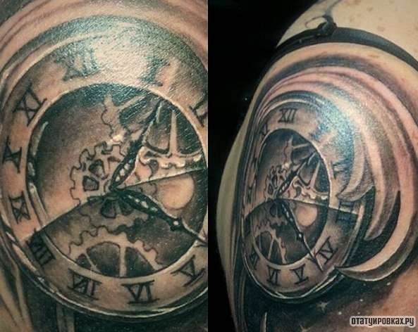 Фотография татуировки под названием «Большие часы»