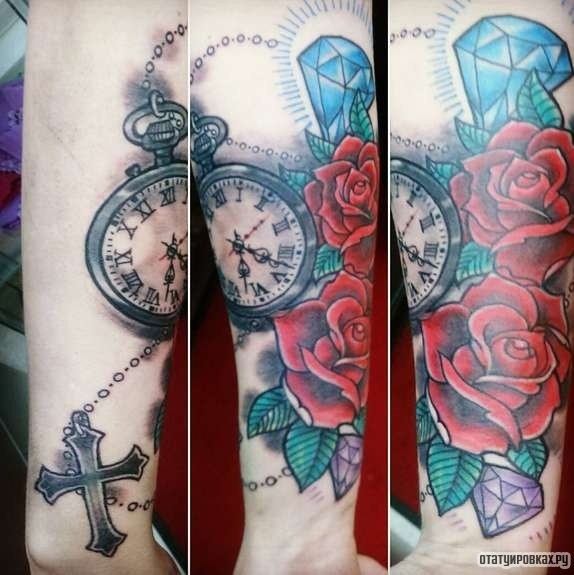 Фотография татуировки под названием «Две розы и часы»