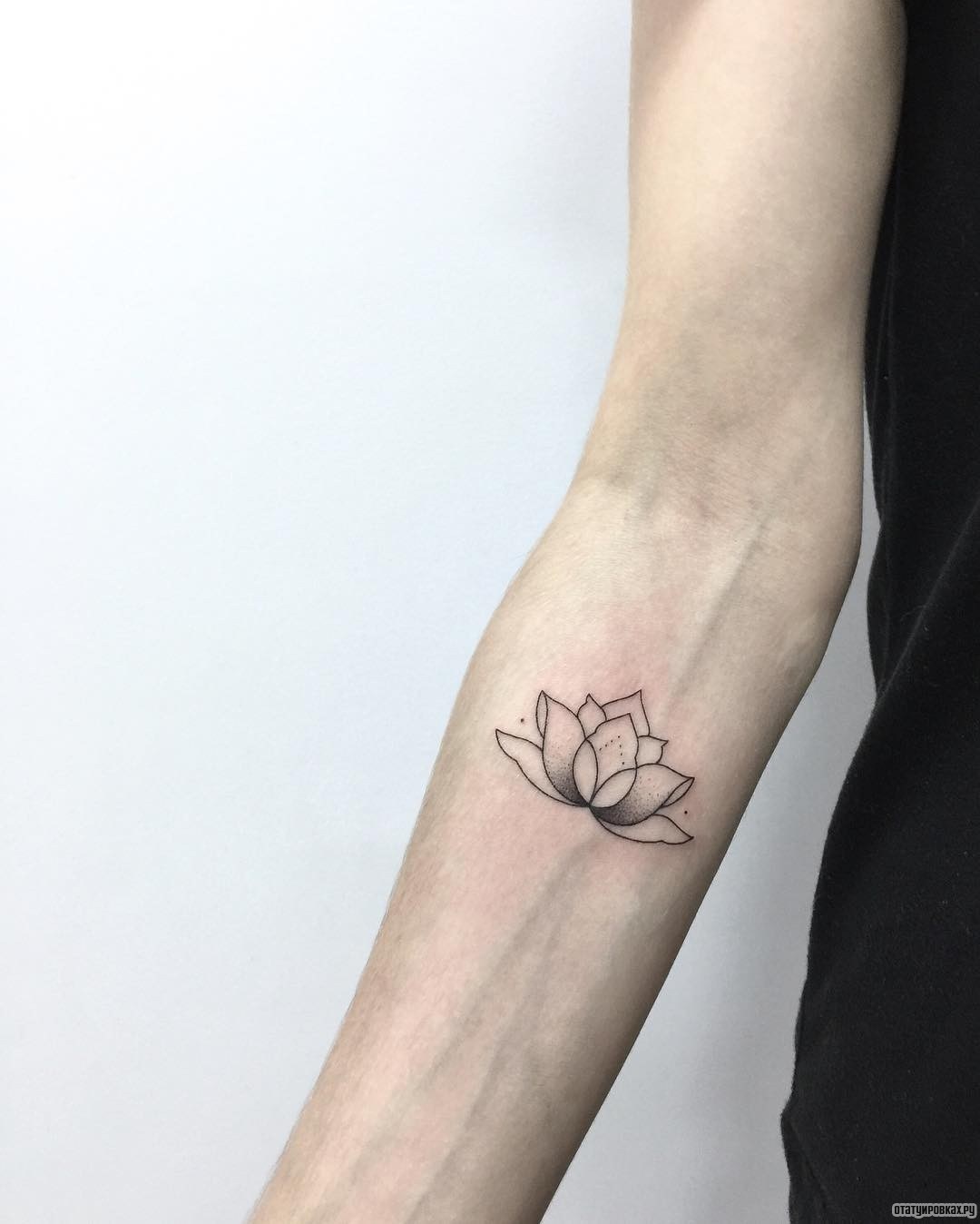 Фотография татуировки под названием «Лотос узор»