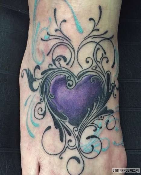 Фотография татуировки под названием «Сиреневое сердце с узорами»