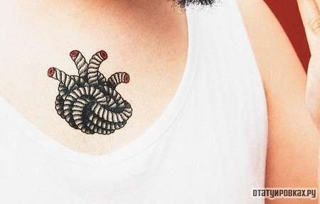 Фотография татуировки под названием «Сердце из веревок»