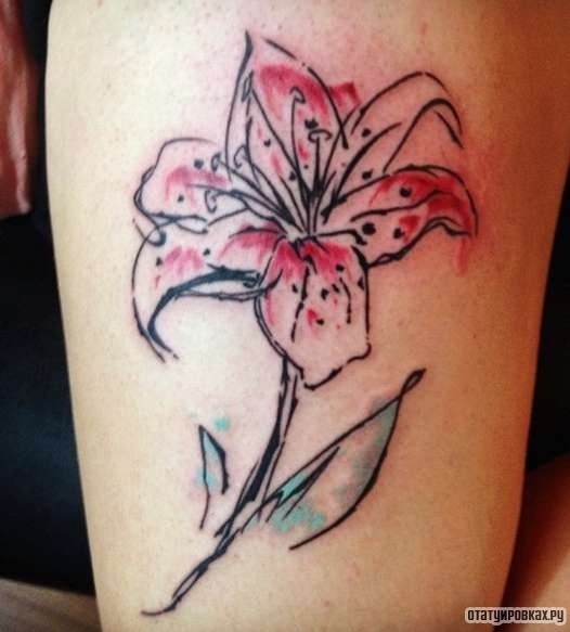 Фотография татуировки под названием «Лилия с абстрактном исполнении»