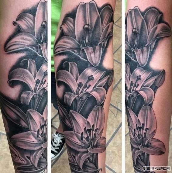 Фотография татуировки под названием «Красивые лилии»