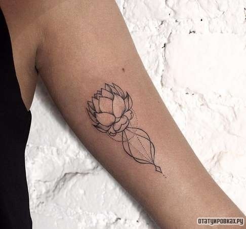 Фотография татуировки под названием «Лотос»