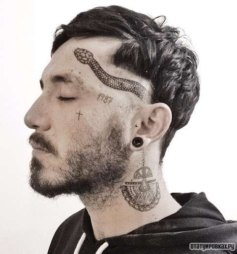 Фотография татуировки под названием «Змея»