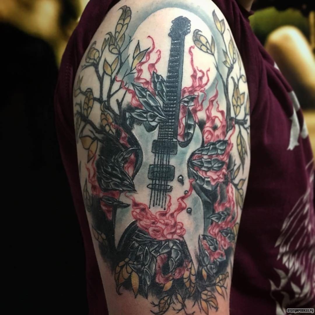 Фотография татуировки под названием «Гитара в растении»