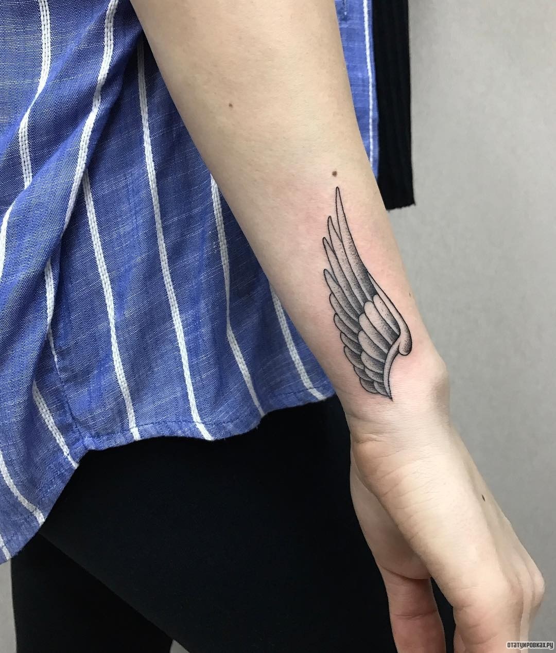 Фотография татуировки под названием «Крыло»