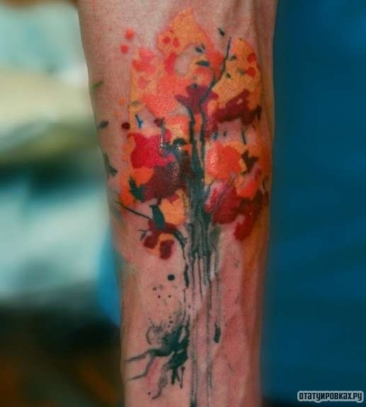 Фотография татуировки под названием «Дерево»