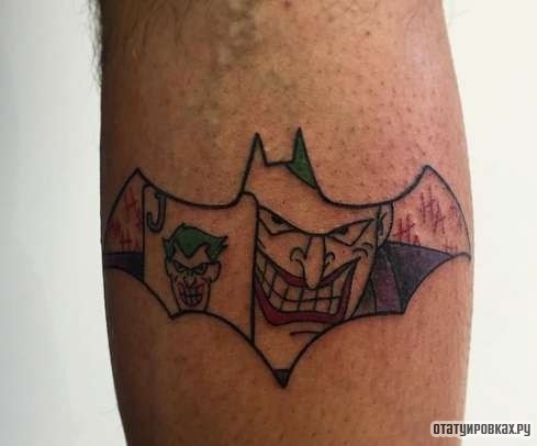 Фотография татуировки под названием «Джокер в виде летучей мыши»